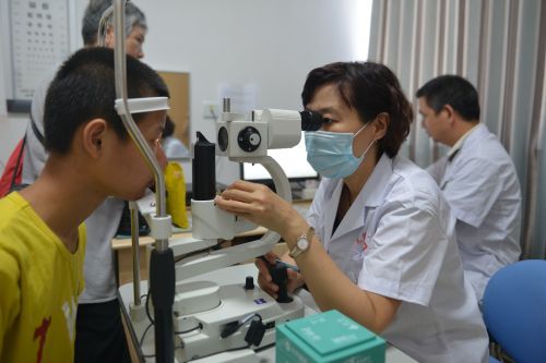 福建省眼科診療技術(shù)經(jīng)驗(yàn)交流會在龍巖二院舉行