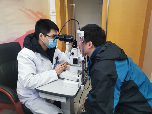這場干眼癥現(xiàn)場 即興 調(diào)研中,超過五分之一的員工紛紛舉手