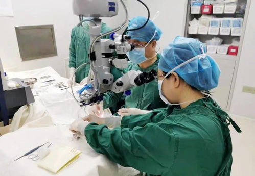 著名專家回家鄉(xiāng) 疑難眼病終得治 全國著名眼科專家趙明威教授來本溪市中心醫(yī)院開展診療活動